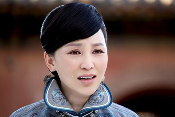 岳丽娜饰那素芝,那家大小姐,苦等戴天理13年,后嫁于二丫头(马一)