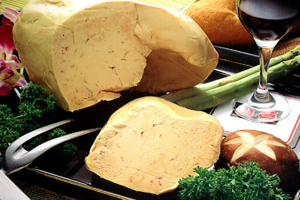 法国鹅肝(法文:foie gras)是一道美食,用鸭科动物鹅的肝脏为主材制作