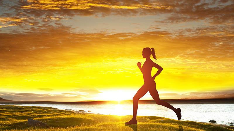 解梦,很多人一起跑步,身体健康