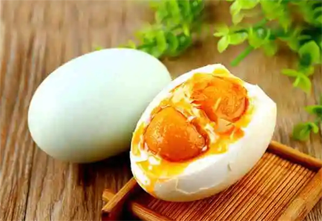 咸蛋为何多用鸭蛋制成 