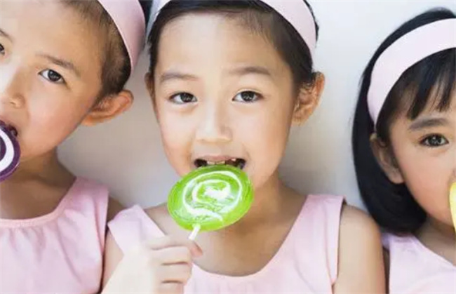 孩子吃糖多有什么危害？