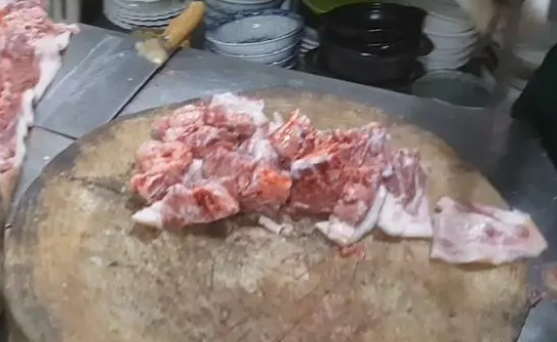 红焖狗肉火锅在家里怎么做