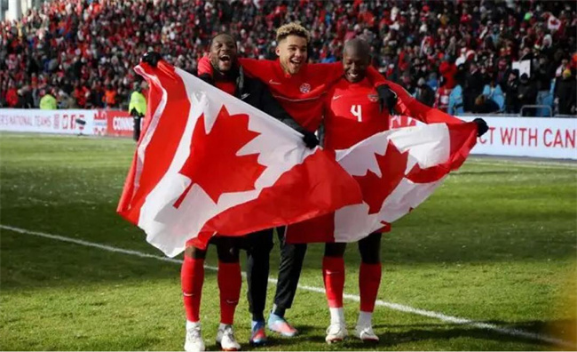 加拿大足球队队徽演变史