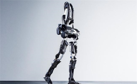 ​腰部外骨骼机器人亮相第三届消博会 该产品有哪些优势？