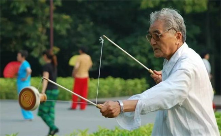 ​上海60岁及以上户籍老年人553.66万人，占户籍总人口36.8% 说明了什么？