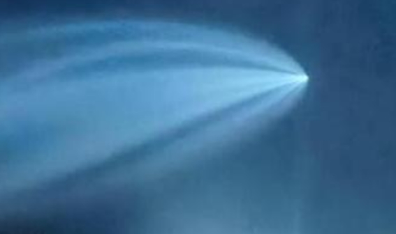 成都龙泉市民拍下不明发光体 会是UFO吗？