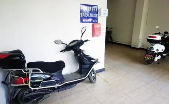 电动车乱停乱充电何以积重难返