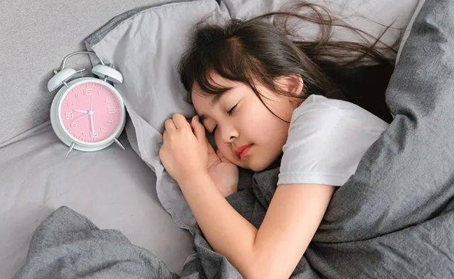 ​睡眠充足对身体健康有什么好处，睡眠不足有哪些坏处