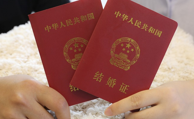 去年我国结婚人数为近十年来首次回升吗