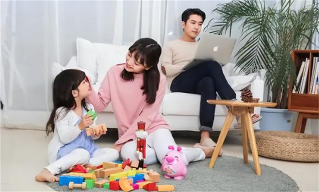 宝妈天天陪着孩子会毁了孩子吗