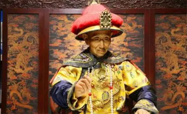 为何康熙力保贪污官高士奇，高士奇是什么人物