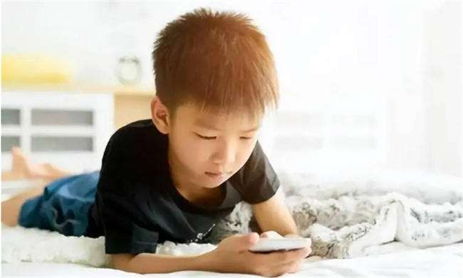 孩子沉迷手机背后的心理真相是什么
