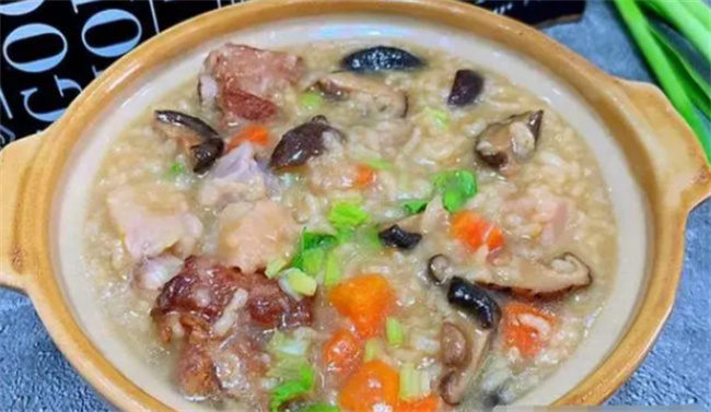 鲍鱼鸡煲粥怎么做，鸡肉和哪个菜搭配最好