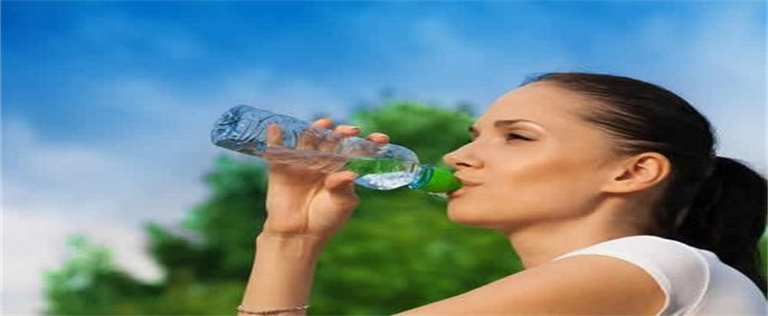 人一天要喝多少水？
