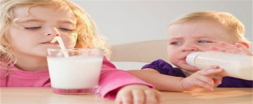 孩子喝牛奶好还是喝奶粉好？