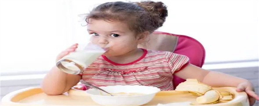 为什么宝宝要一岁以上才能喝牛奶