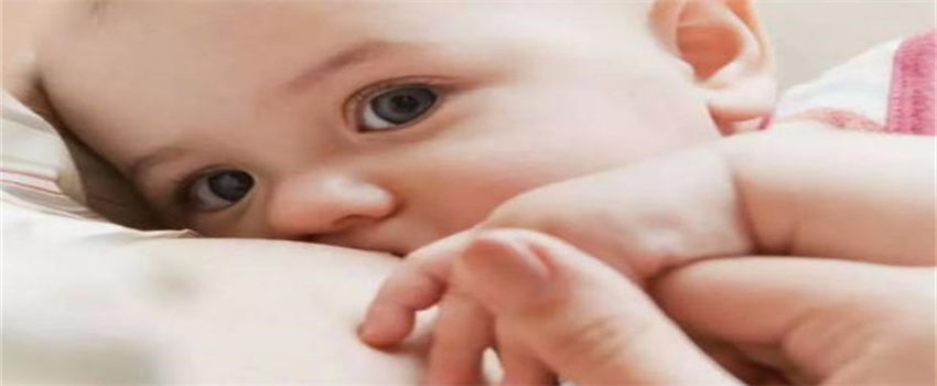 婴儿吃母乳一天大便五六次是正常吗？