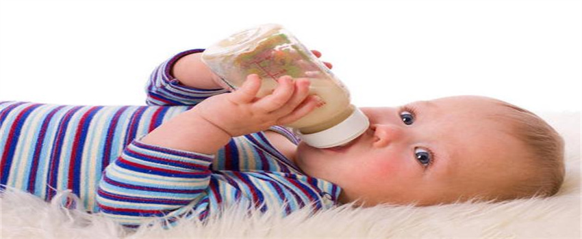 婴儿一直睡得很香需要叫醒来喂奶吗，多长时间吃一次合适？