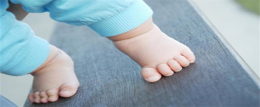 宝宝走路时踮脚是什么原因