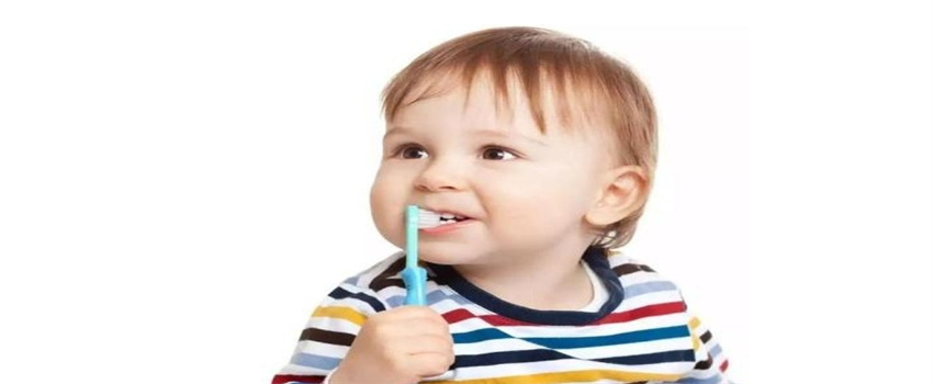 宝宝刚长牙，怎么刷牙才好呢
