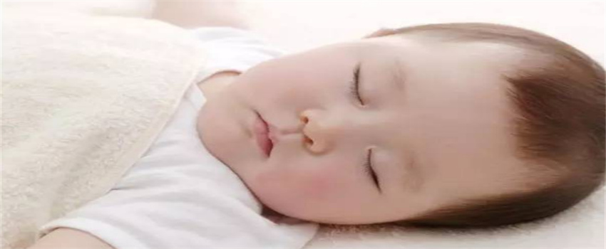 新生儿睡觉时手脚经常抖动是怎么回事