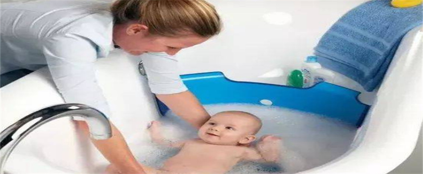 给宝宝洗澡除了水温还需要注意那些