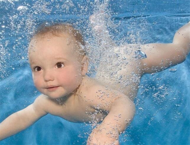 嬰兒游泳的好處