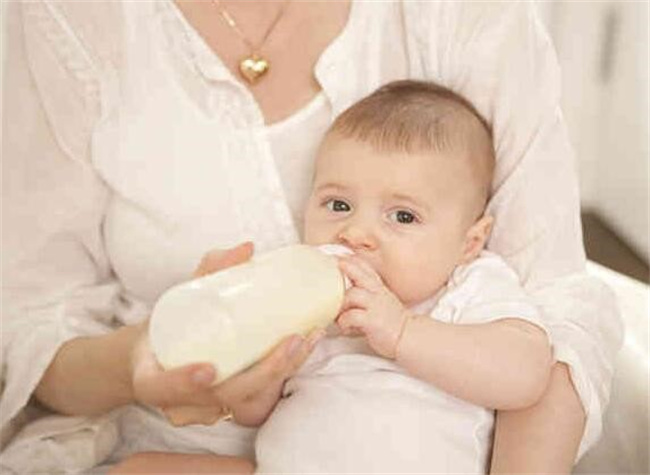 宝宝吃药可以混在奶粉里面吃吗