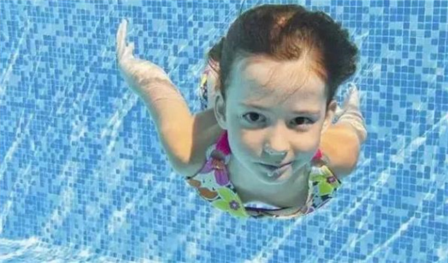 宝宝游泳耳朵进水有什么危害