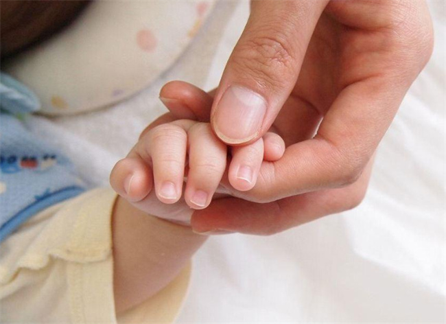 如何避免宝宝指甲里的变脏