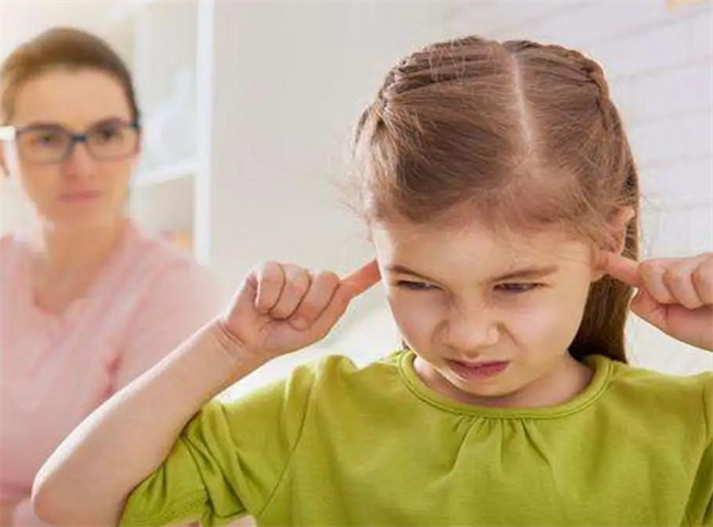 孩子一点都不听话 乱发脾气可以打孩子吗