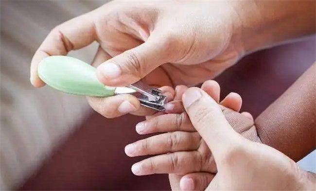 宝宝什么时候可以开始剪指甲？