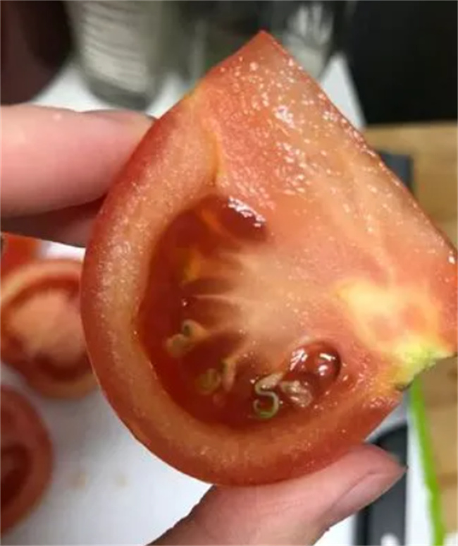 西红柿一半坏了另一半还能吃吗