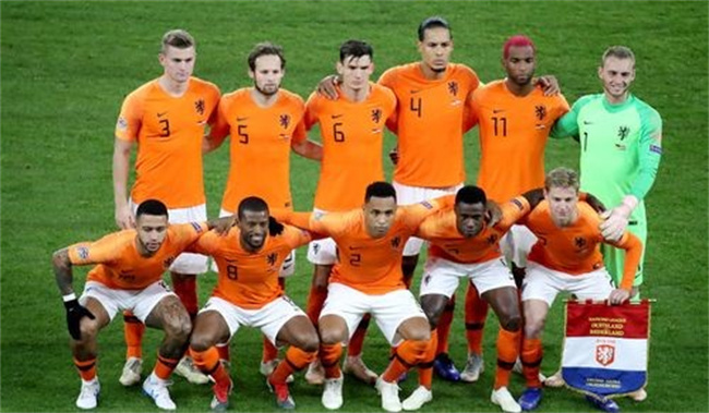 世界杯荷兰队VS卡塔尔队（荷兰队2:0卡塔尔球队）