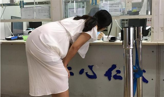 郑州某郑州某医院再现半蹲式窗口 “半蹲式”窗口的存在说明了说明问题？