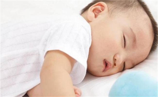 宝宝睡醒后有这3个动作，说明大脑发育得很好，宝妈该偷着乐