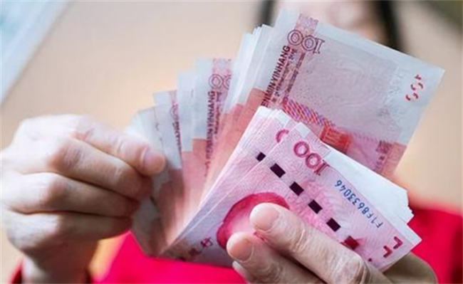女子称取5000元现金被反复询问，银行做的对吗