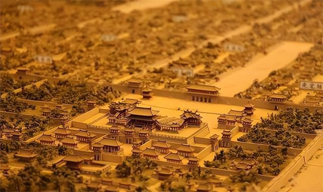 赵匡胤为什么要迁都