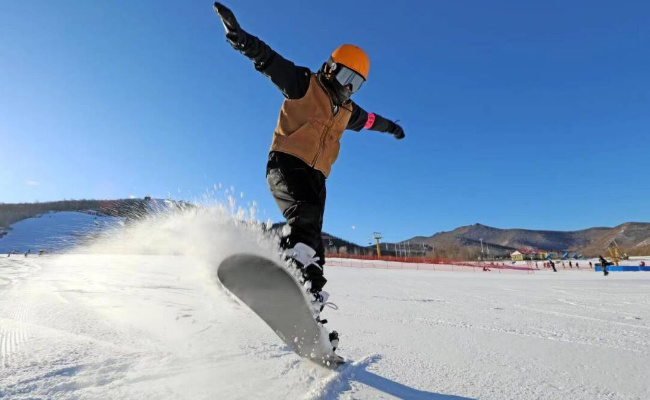​三亿人参与推动冰雪运动高质量发展，体现了什么