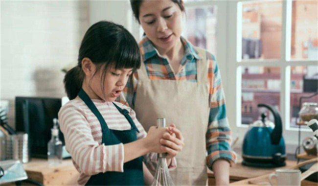 经常向孩子哭穷的父母好不好