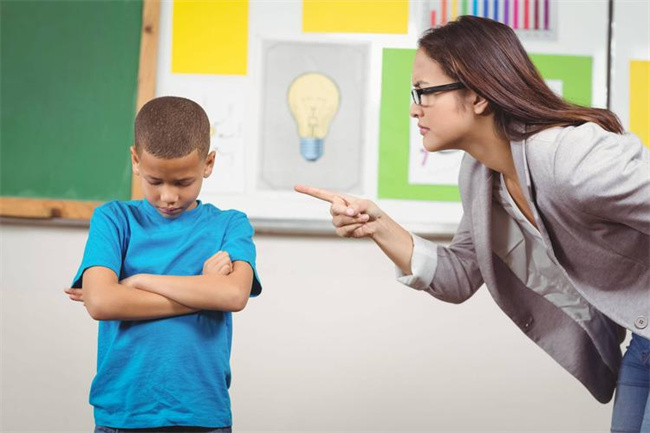 孩子在学校调皮屡教不改怎么教育
