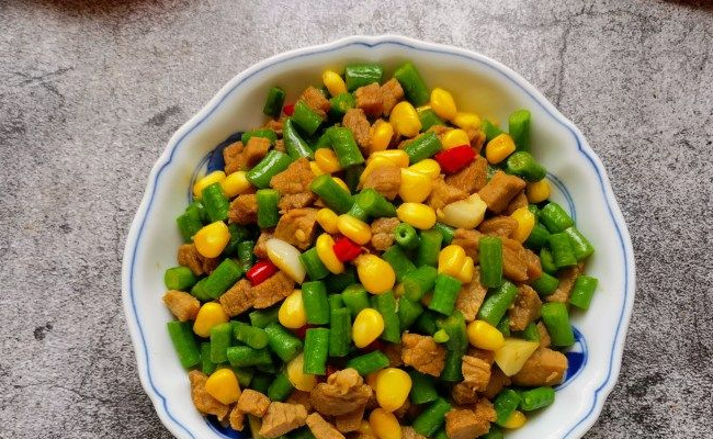 ​如何做胡萝卜玉米豆角家常菜，要注意些什么