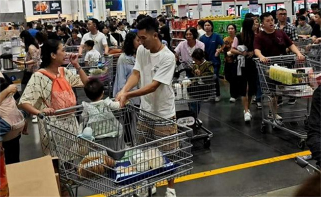 香港人买爆深圳，到底什么吸引了他们