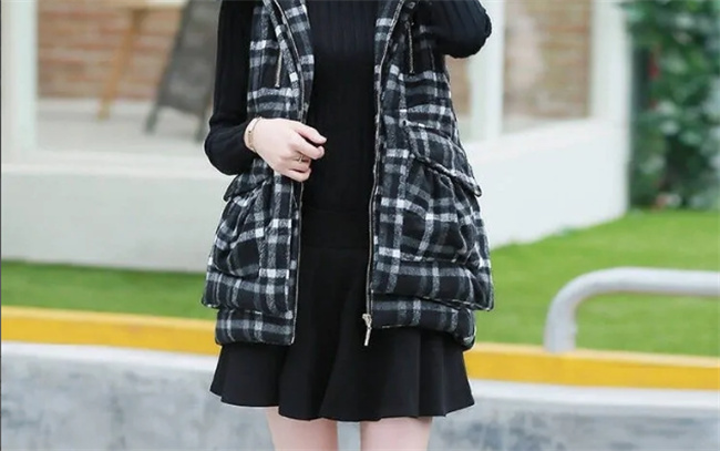 ​有帽子的马甲怎么搭配衣服，马甲搭配哪些衣服