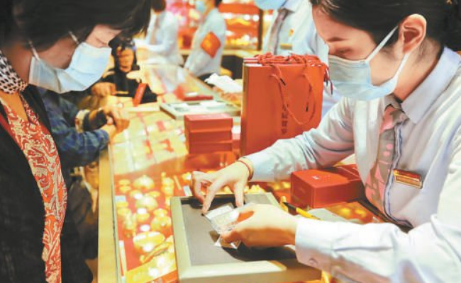 ​抢黄金变卖金潮回收商直喊苦，要如何应对