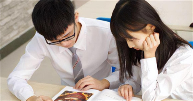 初中女孩子早恋怎么正确引导她