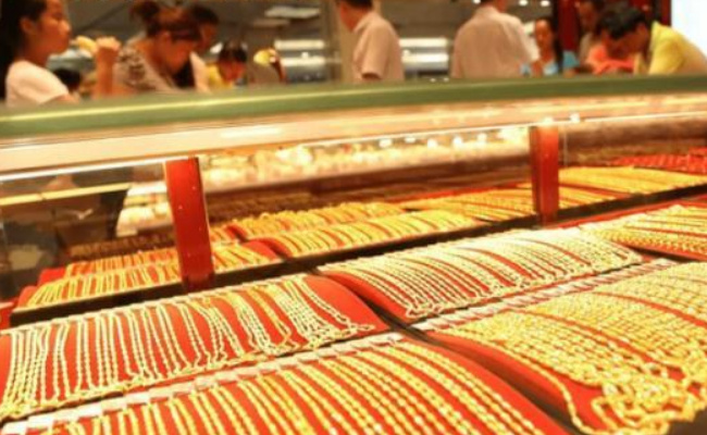 为何金价突然大跌，有金店一克便宜了70元