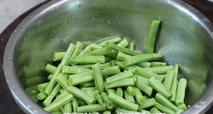 干煸豆角怎么做好吃又简单 干煸豆角的做法步骤
